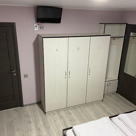 Guest House Max คเมลไนป์สกาเย ภายนอก รูปภาพ