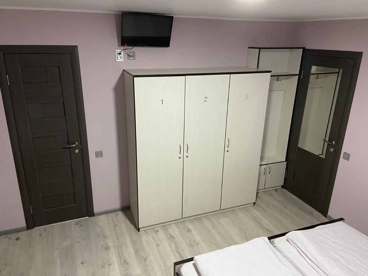 Guest House Max คเมลไนป์สกาเย ภายนอก รูปภาพ