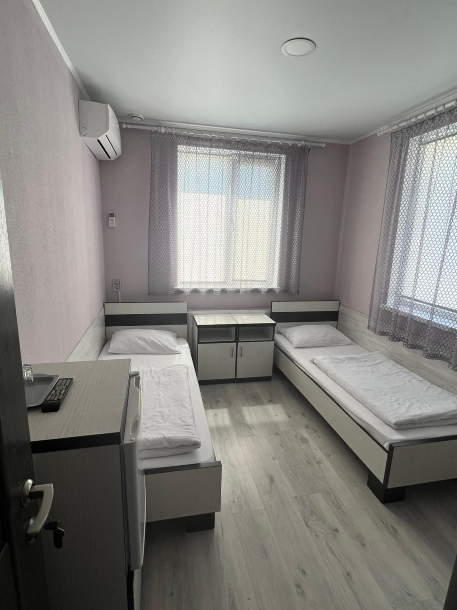 Guest House Max คเมลไนป์สกาเย ภายนอก รูปภาพ