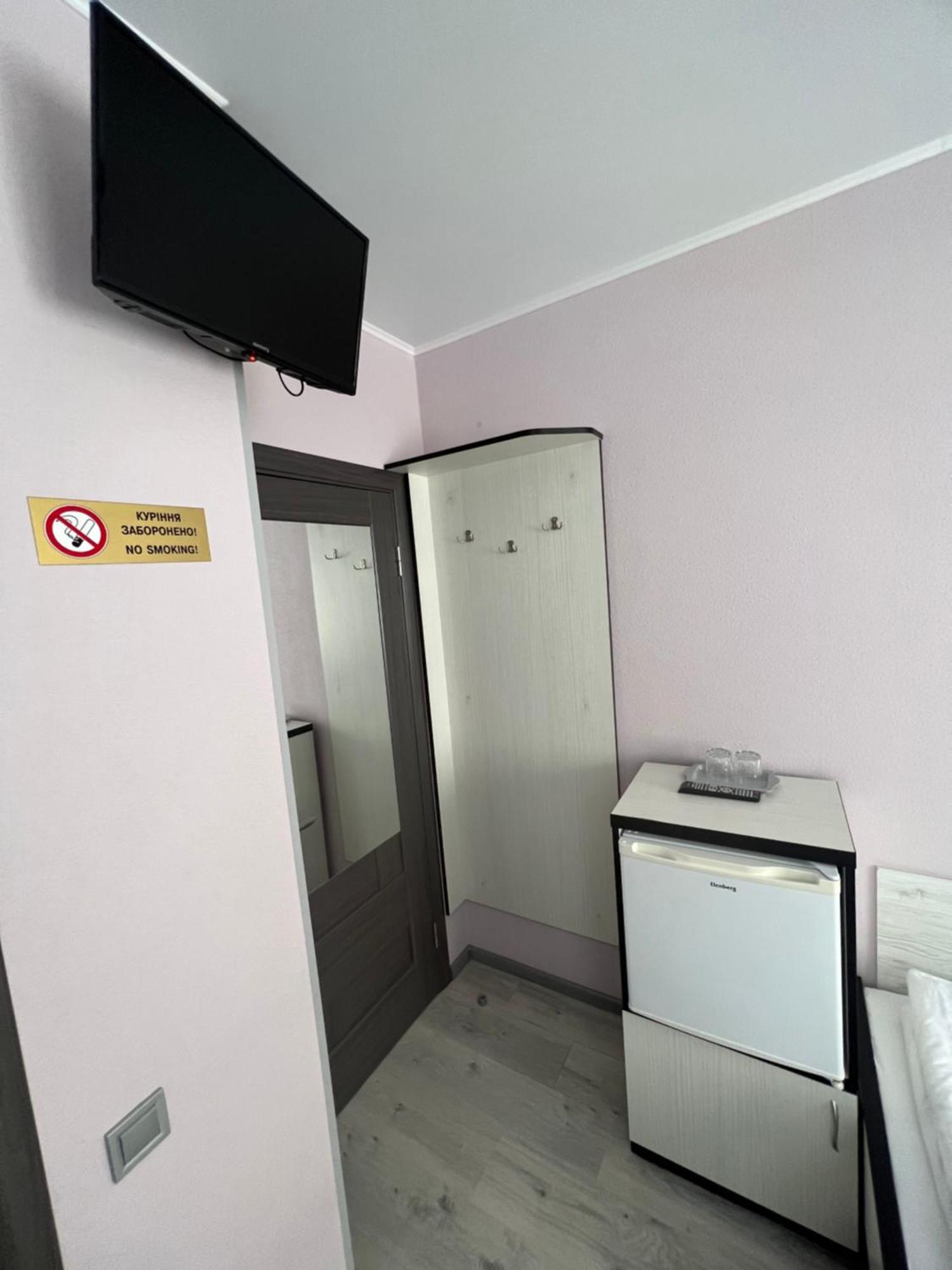 Guest House Max คเมลไนป์สกาเย ภายนอก รูปภาพ