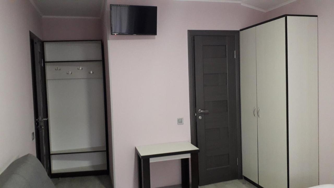 Guest House Max คเมลไนป์สกาเย ภายนอก รูปภาพ