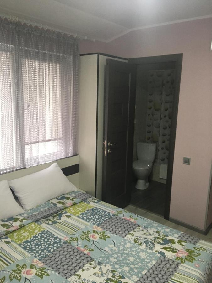 Guest House Max คเมลไนป์สกาเย ภายนอก รูปภาพ